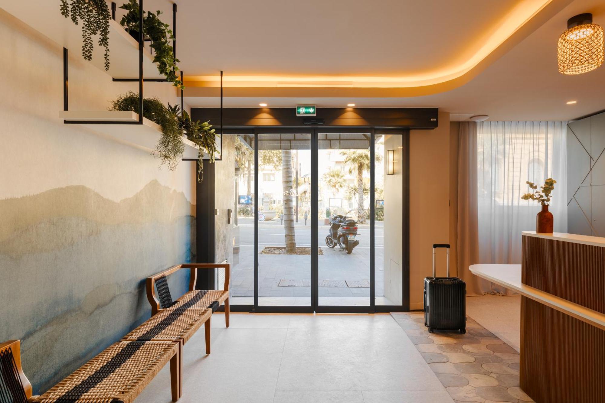 Yelo Promenade Powered By Sonder Hotel Ница Екстериор снимка