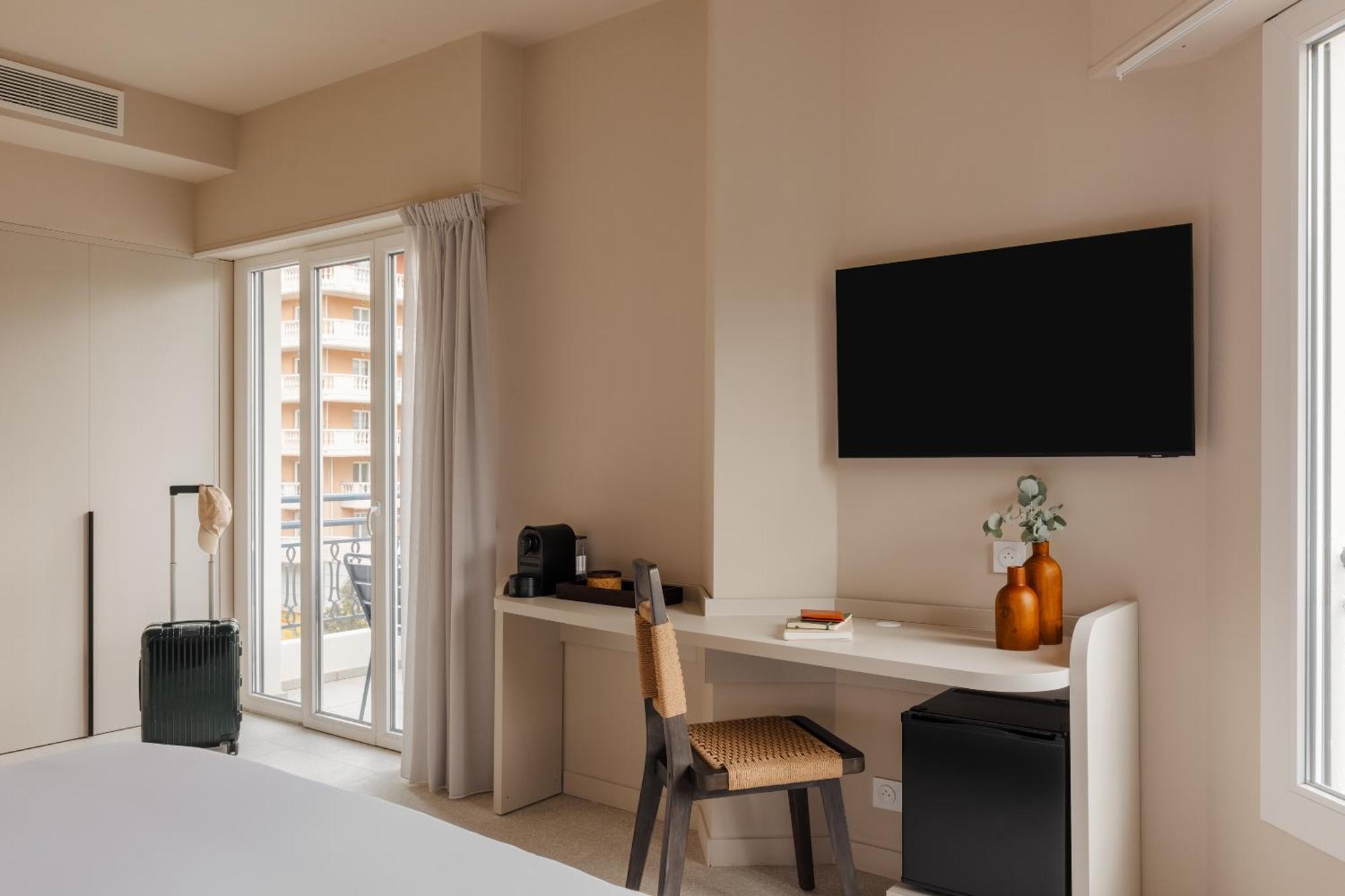 Yelo Promenade Powered By Sonder Hotel Ница Екстериор снимка